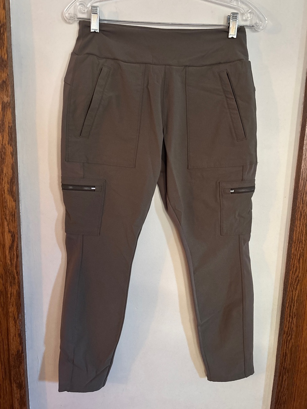 Athleta Headlands Hybrid Cargo Pants Leggings Size 10P Khaki Green